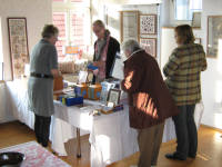Dorothee Kandzi von der Werkstatt f�r historische Stickmuster war mit einem Stand vertreten.